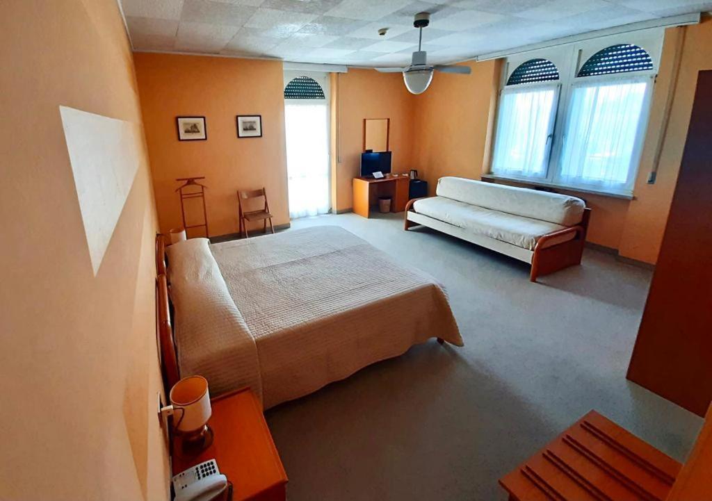 Hotel Terminus Garda  Esterno foto
