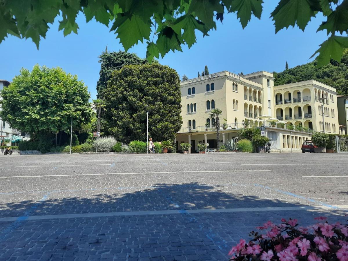 Hotel Terminus Garda  Esterno foto