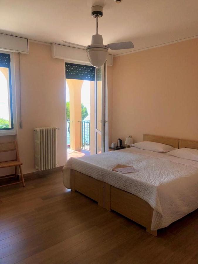 Hotel Terminus Garda  Esterno foto