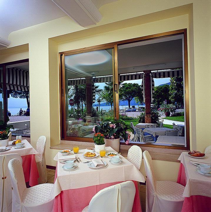 Hotel Terminus Garda  Esterno foto