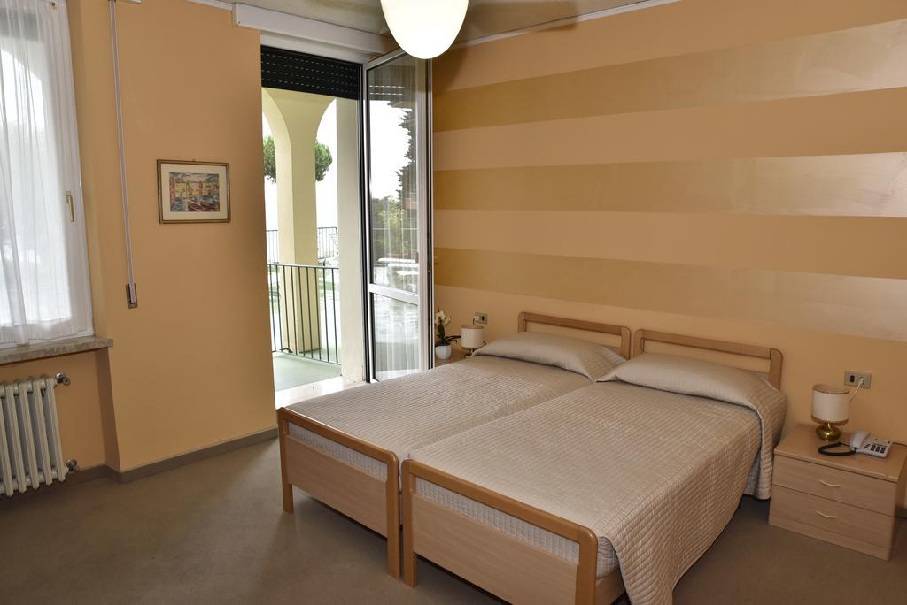 Hotel Terminus Garda  Esterno foto